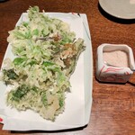 手打ち蕎麦 三乗 - 山菜天麩羅と岩塩