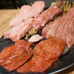 Yakiniku 名もなき名店へ 一切入魂一枚売り焼肉 - 