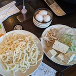 しゃぶ葉 - 野菜やら豆腐やらうどんやらの皆さん…
            すき焼き用に生玉子が、ひとりに１つもらえますよ…