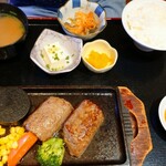 Ichinomiya Gurume Yokochou - 牛肉100％鉄板ハンバーグ定食（税込1,180円）