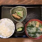 アジフライセンターおむこさん - ♦︎定食の内容・・ご飯、味噌汁、小鉢、漬物