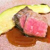 グリルダイニングシラノ - 宮崎産漢方牛「カメノコウ」の低温ロースト シェリービネガーのソース 黒大蒜のピューレをアクセントに