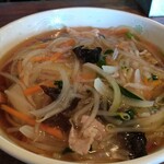 横浜ラーメン - 豚肉と木耳も入ってますから、カラダをつくるもととなるタンパク質と、腸内環境を整える食物繊維が摂れて、カラダにも良いですよ。