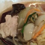 横浜ラーメン - ほうら…思わず手が伸びてしまいそうなお料理です。