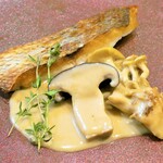 グリルダイニングシラノ - 旬の白身魚（真鯛）のポワレ 椎茸とヒュメ・ド・ポワソンのソース