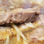 豚ラーメン 榊 釧路総本店 - 分厚いチャーシュー