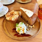 MicT - 林檎とシナモンのキャラメルマフィン＋キャロットケーキ。300＋480円