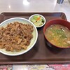 すき家 - 牛丼の中盛と豚汁お新香セット