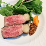 La Brianza - 鹿児島県産黒毛和牛熟成肉炭火焼きヒノキ燻し香り。この日は熟成牛もいただきたくてデグスタ♪ 絶品美味ブリアンツァの炭火焼き熟成牛。大好き過ぎるわぁ この日は黒毛和牛でしたけど、経産牛もまたいただきたいな