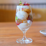 カフェ キリム - 葡萄とすだちのパフェ