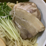 麺屋NOROMA - スープに潜んでいたバラチャーシュー