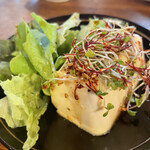 山小屋 あけび - 前菜の豆腐サラダ