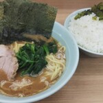 武蔵家 - ラーメン並(650円)+無料ライス