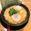 横浜家系ラーメン 一新家 - 味玉ラーメン（醤油豚骨）