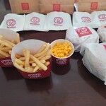 ドムドムハンバーガー 長吉店 - 過去記録です：バターコーンやかりんとう饅頭、アップルカスタードパイ等。4名で頂きました。