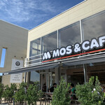 モスバーガー - 2021/09 ここは、モスバーガーオーシャンカフェ江ノ島店→モスカフェ 江ノ島店、そして、2021年9月11日からモスバーガー 江ノ島店となり、とうとうオリジナルメニューもなくなり、普通のモスバーガーになってしまったのだ…でも、看板は、「MOSCafe」だったが、なぜか「MOS&CAFE」。よくわからない