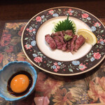 ステーキハウス キッチンリボン - たたき。これで一人分。柔らかくて美味しい。この後サラダがあるのですが、撮り忘れました。