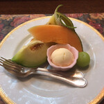 ステーキハウス キッチンリボン - 女性のデザート。