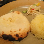 カイバル - 本日のカレー（８００円）のライスとチーズクルチャ（１００円追加）