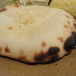 この厚さ。焼きたてのチーズクルチャ。