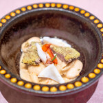 レフ アオキ - 近江牛ハツのコンフィ　ヤリイカ　大白花豆のラグー