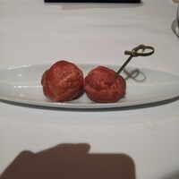 メゾン ポール・ボキューズ - アミューズのグジュール。旨いが、店の格からしたら もう一工夫欲しい。このままだと サカキやキノシタと何ら変わらん。