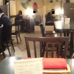 カイバル - おしゃれで落ち着いた店内