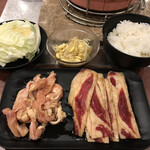 Shichirin Yakiniku Anan - 牛カルビ・鶏せせりセット750えん