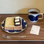 喫茶フタゴ - 料理写真:あんことバターのトーストセット