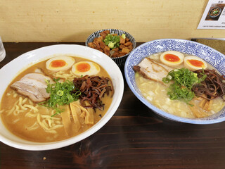 ひかり食堂 - ←が味噌の大盛、→が鶏塩