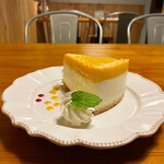 Cafe&dining carpe diem - はちみつレアチーズケーキ