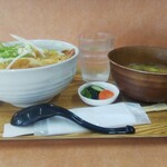 小さな食堂 ヒロ - 海老玉子とじ丼 (税込)500円 ※正面から (2021.09.24)