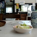 わたりや - わたしの席から厨房方向を望む。