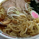 わたりや - 命名「青竹ぶみやや低加水中細不揃い縮れ麺」です。みなさんもどうぞ召し上がりくださいませ。美味しいですよー。病みつきになります。わたしはこれなしではいられませんから。