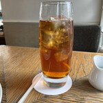 パティスリー・パリセヴェイユ - アールグレイのアイスティー。冷房きいてるので、ホットにすれば良かったなぁ。香り良く品良く美味しかったです。またガムシロ入れたら美味しいの。（甘党）ケーキ食べるときはストレートでピッタリです。