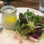 レ・ピコロ - 玉ねぎプリンと生野菜サラダ