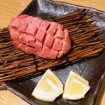 Oniku Ichimai Uri No Yakiniku Ten Yakiniku Todoroki - マンゴーカットの厚切りタン