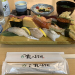 Umegaoka Sushi No Midori Souhonten - サラダ、茶碗蒸し、熱い味噌汁が付いて来て最後にはデザートも！！✨