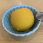 梅丘寿司の美登利総本店 - マンゴーシャーベット美味しかったです。