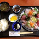 おさしみ処ぷくぷく - 食べても食べても無くならない豪華なおさしみ定食