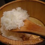 おひつ膳 田んぼ - おひつに入ったごはん