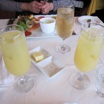 メゾン ドゥ アッシュ - リンゴジュースとジンジャエール