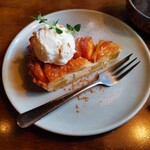 カフェ 寛味堂 - さつま芋とりんごのタルト