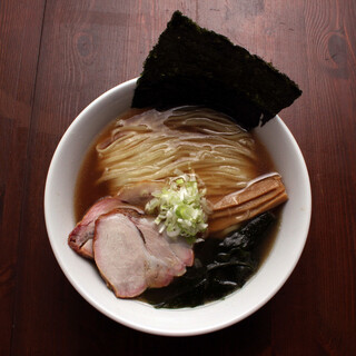 毎朝打つ自家製麺使用。無化調ラーメンをお楽しみください！