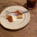 グライナリーズコーヒースタンド - ベイクドチーズケーキ¥600
            セットコーヒー(アイス)¥400