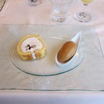 メゾン ドゥ アッシュ - 栗の入ったロールケーキとキャラメル入りアイス