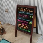 パスタイム - お店の前のメニューボード