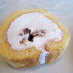 メゾン ドゥ アッシュ - 栗の入ったロールケーキ