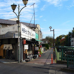 中華そば つけ麺 甲斐 - 中華そば つけめん 甲斐 （神田川に面した店構え）