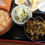 Yamamoto Sakanaya - お味噌汁と煮物